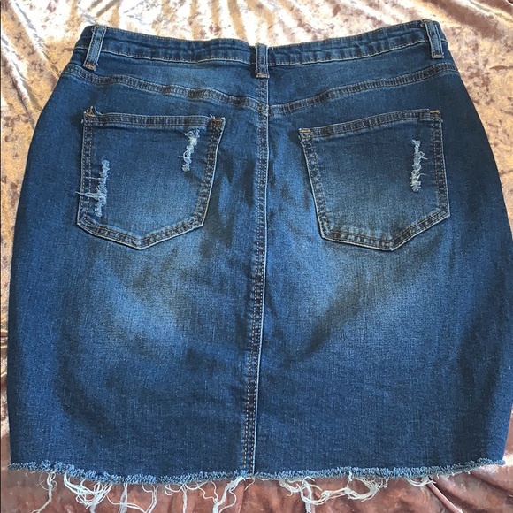‼️ SOLD ‼️distressed denim skirt - Picture 3 of 5
